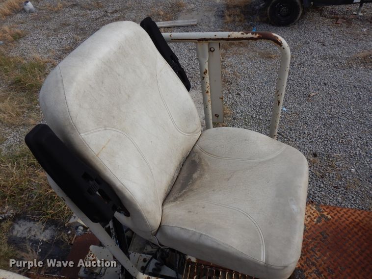 image for item GK9543 1999 Cedarapids CR461R  paver