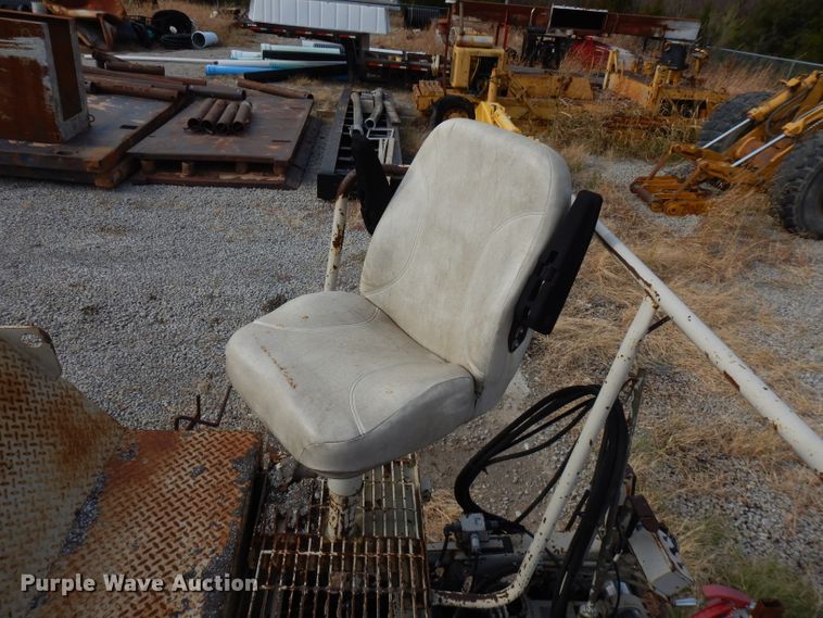 image for item GK9543 1999 Cedarapids CR461R  paver