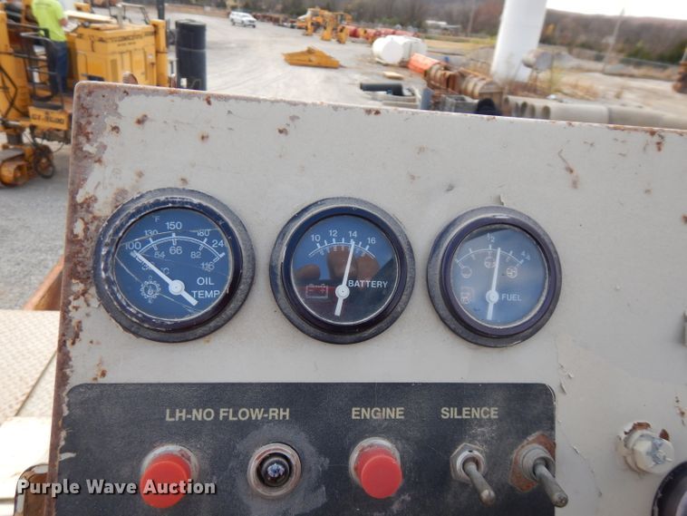 image for item GK9543 1999 Cedarapids CR461R  paver