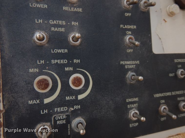 image for item GK9543 1999 Cedarapids CR461R  paver