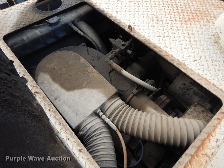 image for item GK9543 1999 Cedarapids CR461R  paver