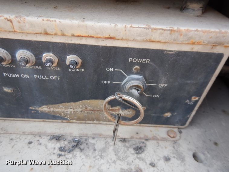 image for item GK9543 1999 Cedarapids CR461R  paver