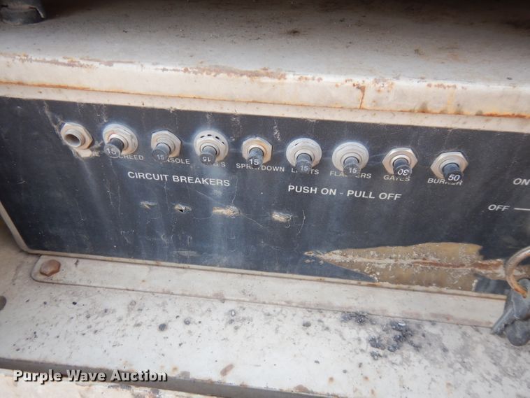 image for item GK9543 1999 Cedarapids CR461R  paver