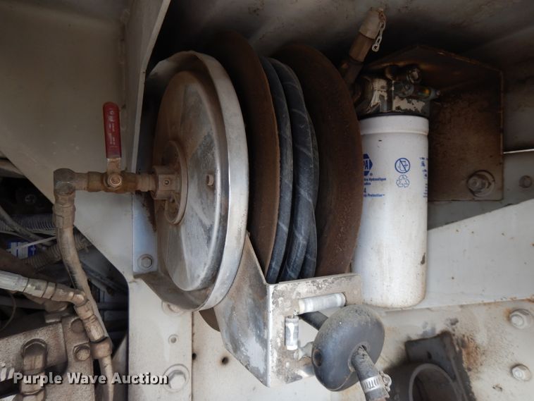 image for item GK9543 1999 Cedarapids CR461R  paver