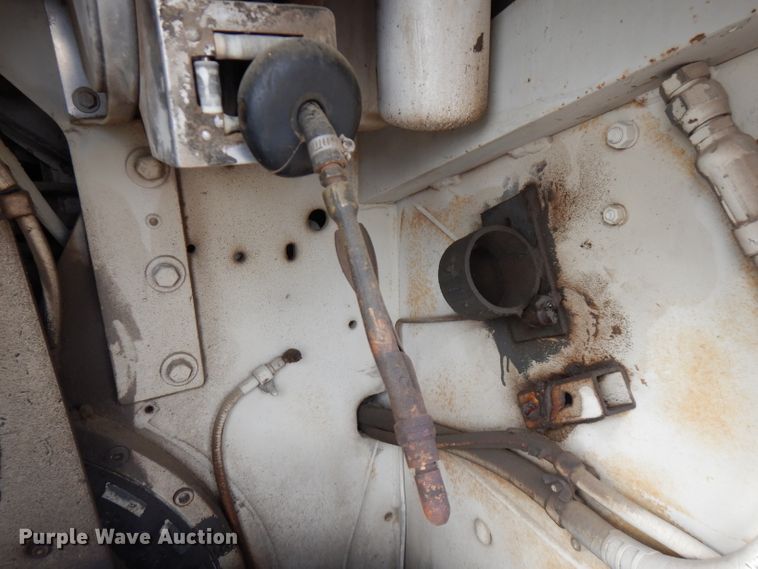 image for item GK9543 1999 Cedarapids CR461R  paver