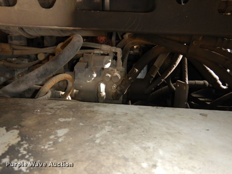 image for item GK9543 1999 Cedarapids CR461R  paver