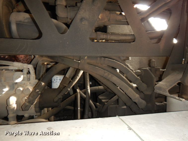 image for item GK9543 1999 Cedarapids CR461R  paver