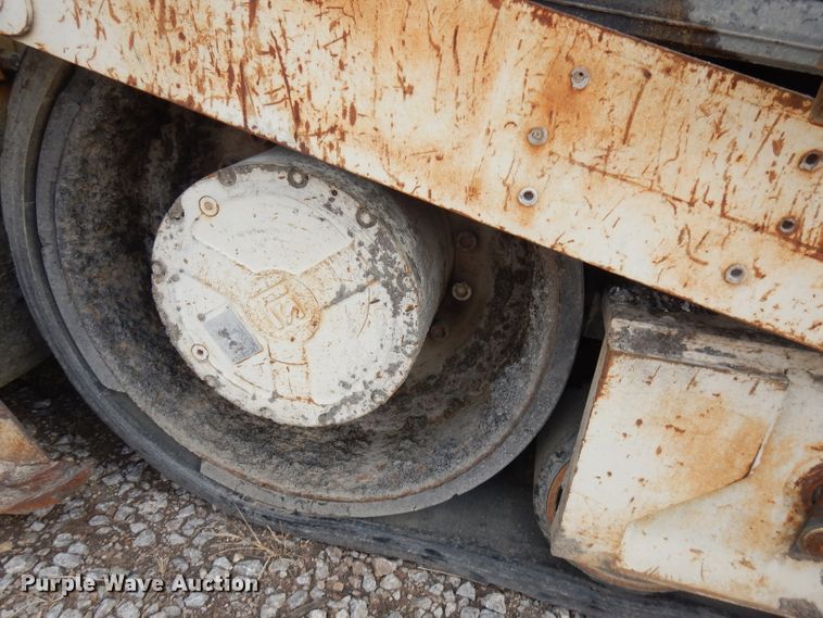 image for item GK9543 1999 Cedarapids CR461R  paver