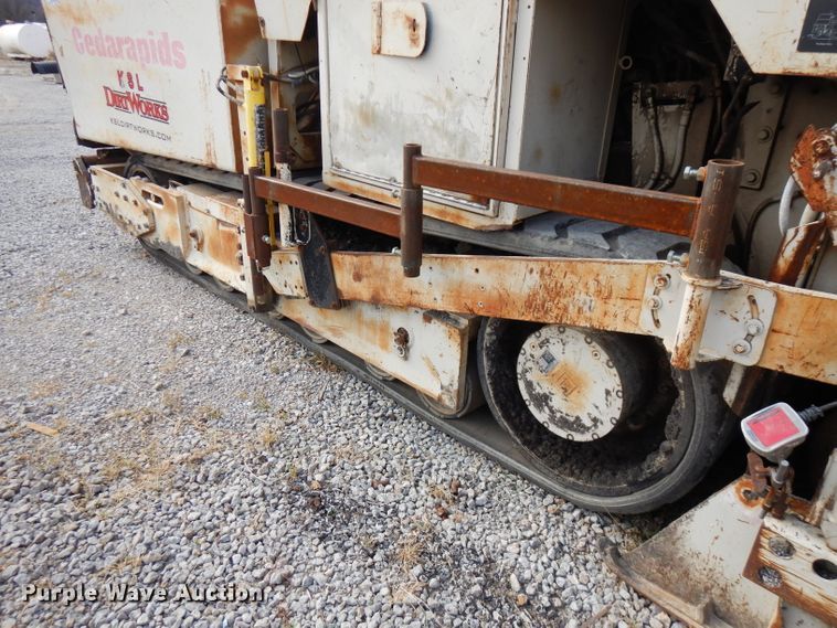 image for item GK9543 1999 Cedarapids CR461R  paver