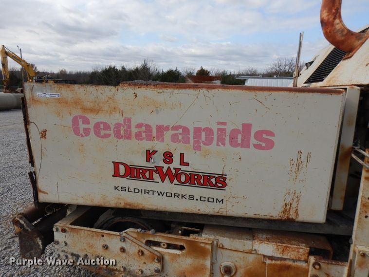 image for item GK9543 1999 Cedarapids CR461R  paver