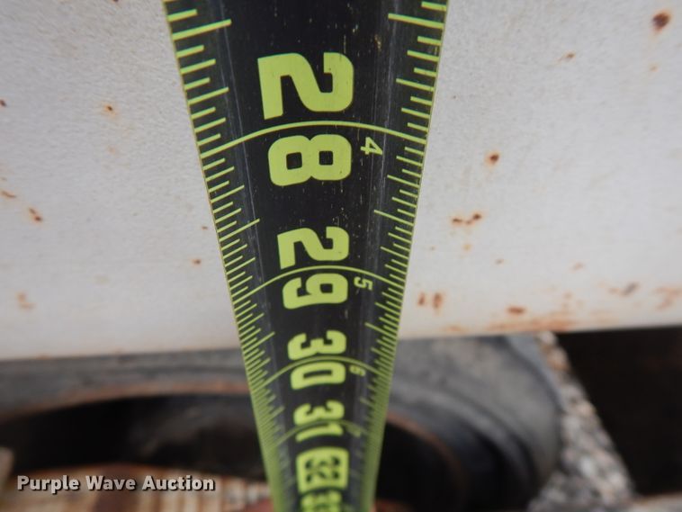 image for item GK9543 1999 Cedarapids CR461R  paver