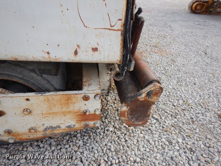 image for item GK9543 1999 Cedarapids CR461R  paver