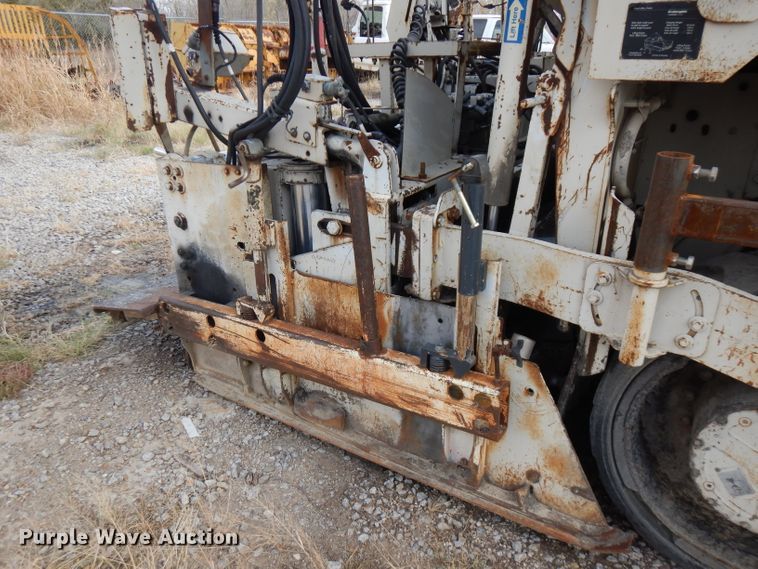 image for item GK9543 1999 Cedarapids CR461R  paver