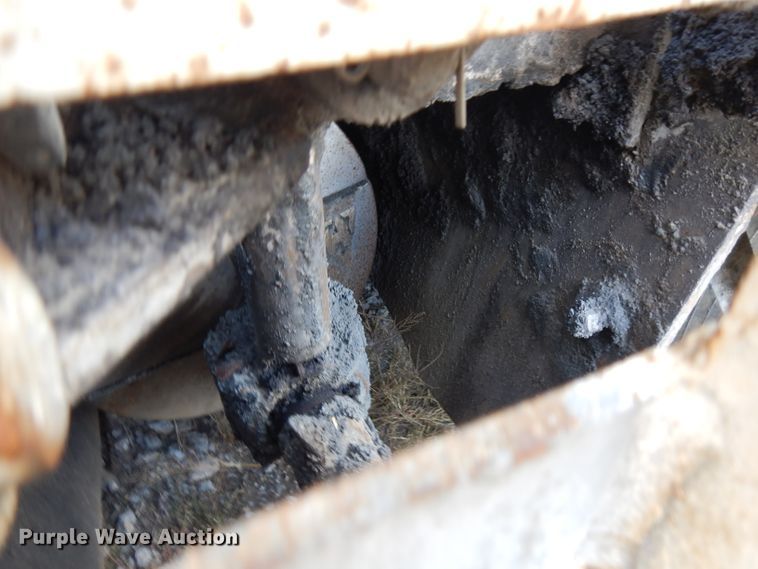 image for item GK9543 1999 Cedarapids CR461R  paver