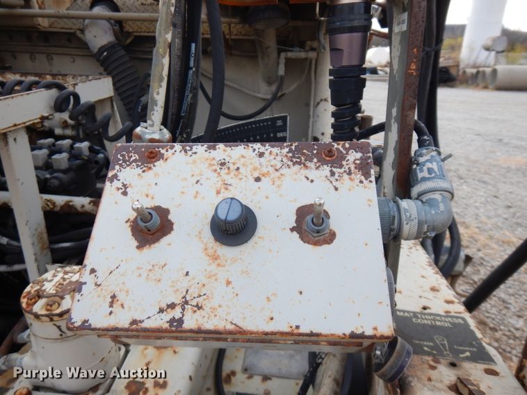 image for item GK9543 1999 Cedarapids CR461R  paver