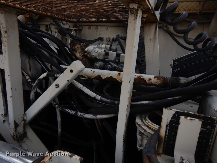 image for item GK9543 1999 Cedarapids CR461R  paver