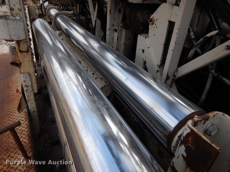 image for item GK9543 1999 Cedarapids CR461R  paver