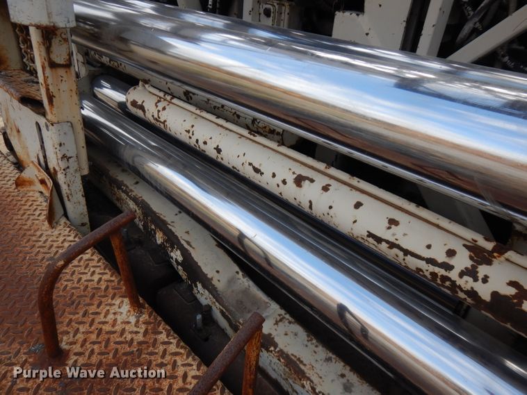 image for item GK9543 1999 Cedarapids CR461R  paver