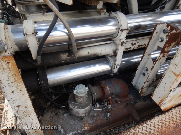 image for item GK9543 1999 Cedarapids CR461R  paver