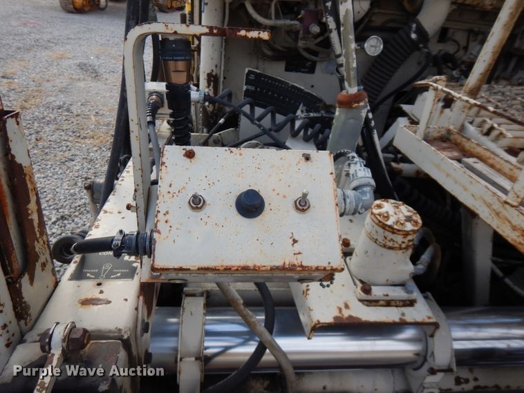 image for item GK9543 1999 Cedarapids CR461R  paver