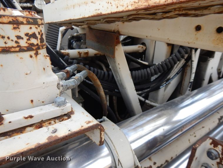 image for item GK9543 1999 Cedarapids CR461R  paver