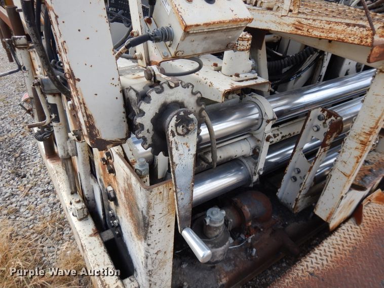 image for item GK9543 1999 Cedarapids CR461R  paver