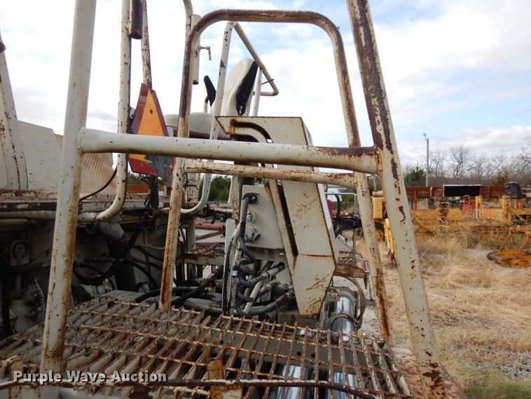 image for item GK9543 1999 Cedarapids CR461R  paver