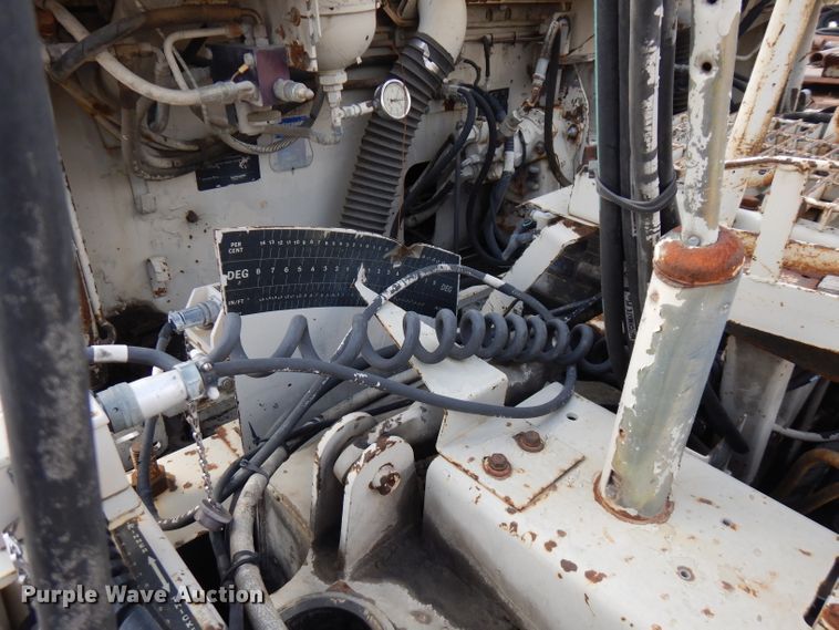 image for item GK9543 1999 Cedarapids CR461R  paver