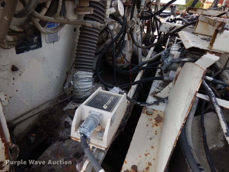 image for item GK9543 1999 Cedarapids CR461R  paver