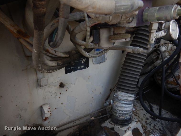 image for item GK9543 1999 Cedarapids CR461R  paver