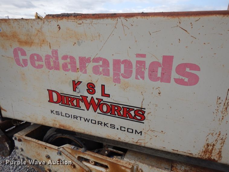 image for item GK9543 1999 Cedarapids CR461R  paver