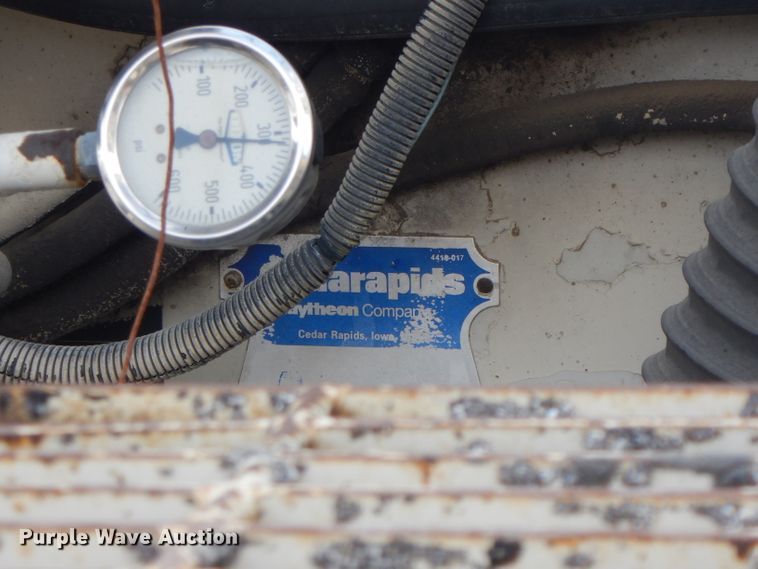 image for item GK9543 1999 Cedarapids CR461R  paver