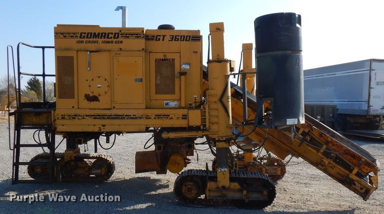 image for item GK9544 2001 Gomaco GT3600 curb machine