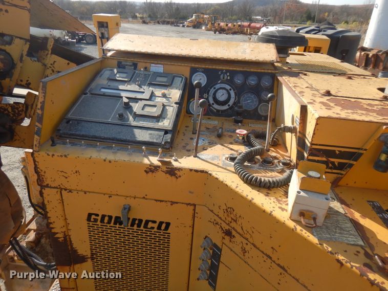 image for item GK9544 2001 Gomaco GT3600 curb machine