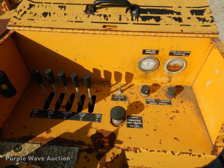 image for item GK9544 2001 Gomaco GT3600 curb machine