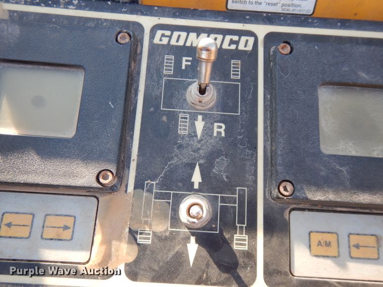 image for item GK9544 2001 Gomaco GT3600 curb machine