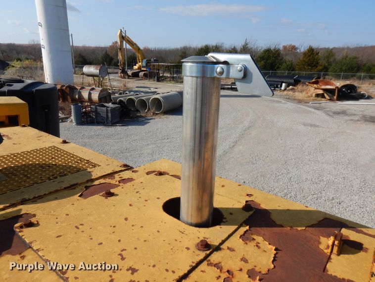 image for item GK9544 2001 Gomaco GT3600 curb machine