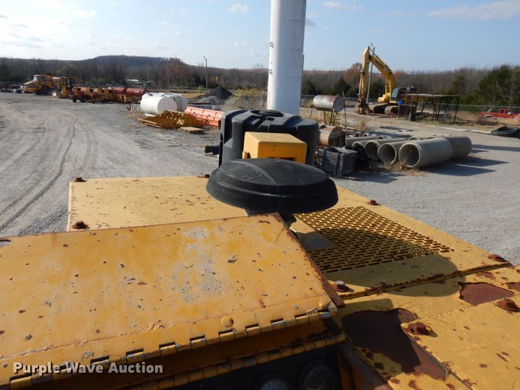 image for item GK9544 2001 Gomaco GT3600 curb machine