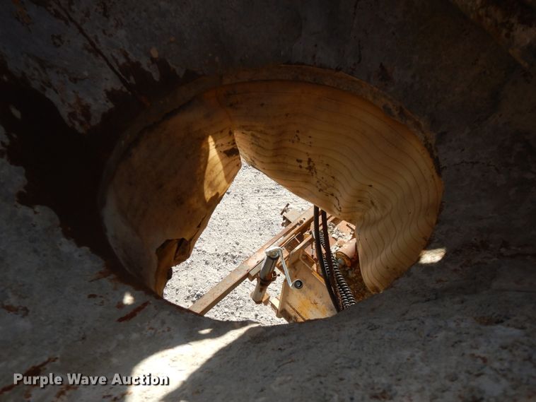 image for item GK9544 2001 Gomaco GT3600 curb machine