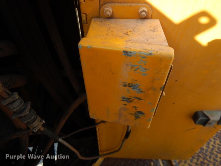 image for item GK9544 2001 Gomaco GT3600 curb machine