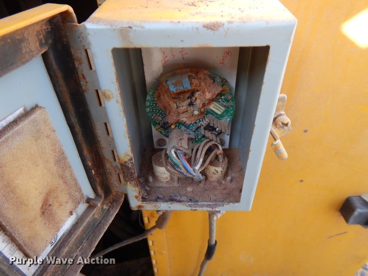 image for item GK9544 2001 Gomaco GT3600 curb machine