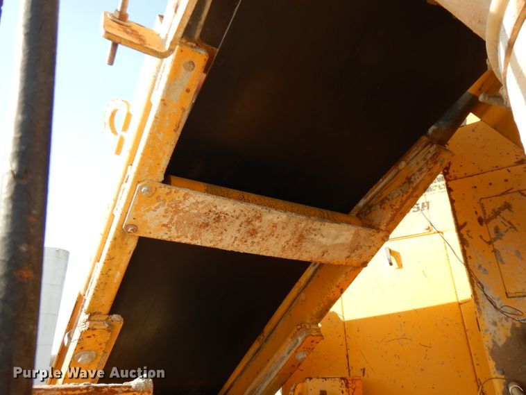 image for item GK9544 2001 Gomaco GT3600 curb machine