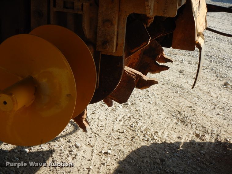 image for item GK9544 2001 Gomaco GT3600 curb machine