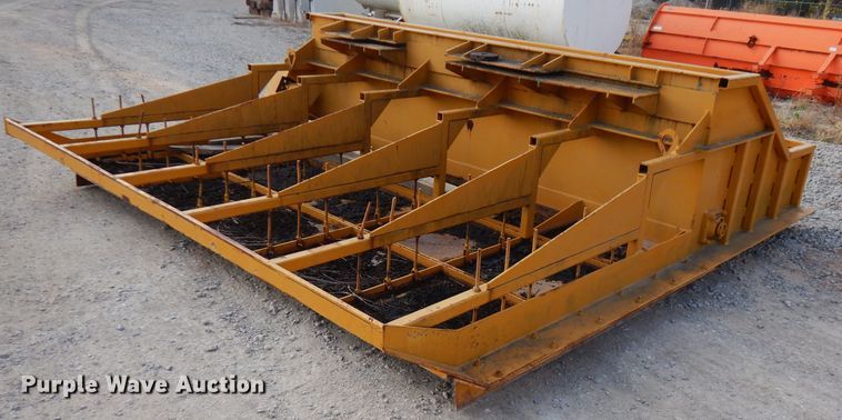 image for item GK9544 2001 Gomaco GT3600 curb machine