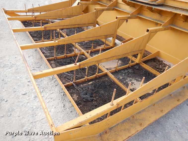 image for item GK9544 2001 Gomaco GT3600 curb machine