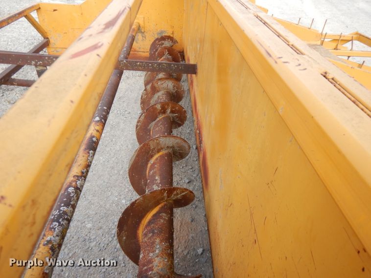 image for item GK9544 2001 Gomaco GT3600 curb machine