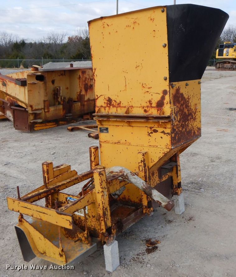 image for item GK9544 2001 Gomaco GT3600 curb machine