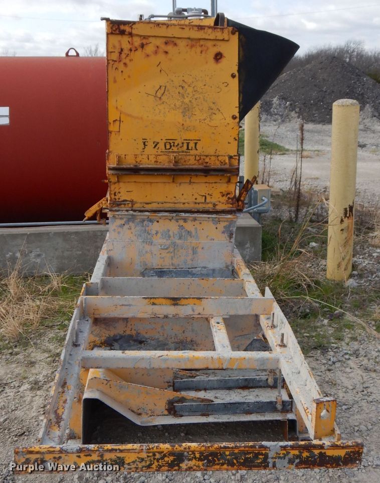 image for item GK9544 2001 Gomaco GT3600 curb machine