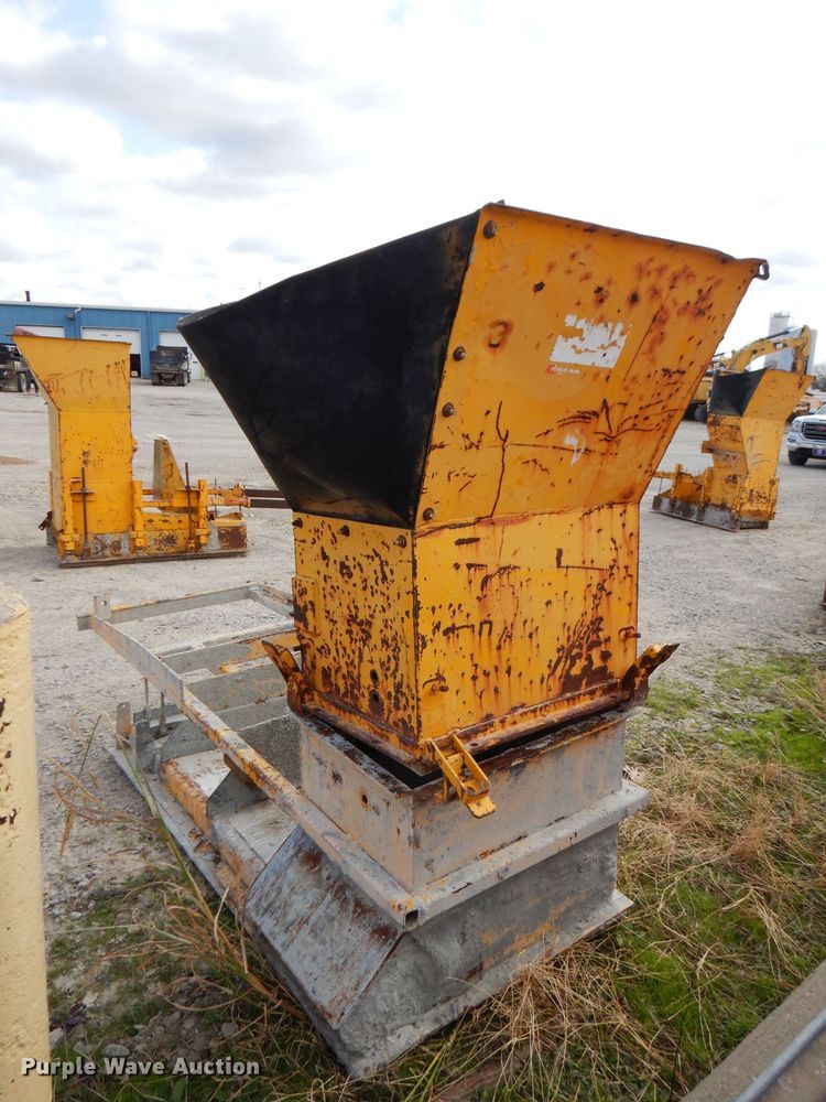 image for item GK9544 2001 Gomaco GT3600 curb machine