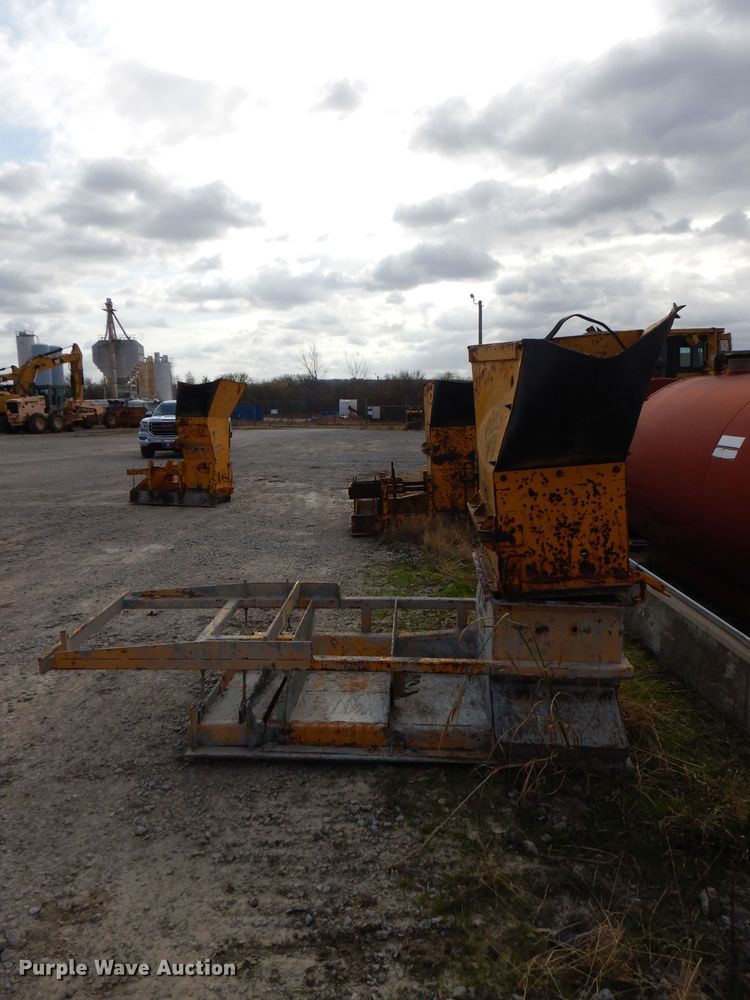 image for item GK9544 2001 Gomaco GT3600 curb machine